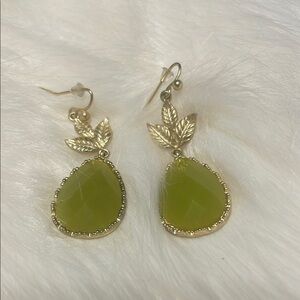 Beautiful earrings.  Perfect for any outfit!